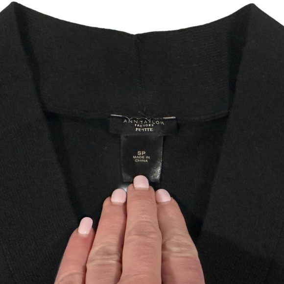 Ann Taylor Factory Petite Black Sheath Dress V-Neck Short Sleeve Career SP Mint - Picture 2 of 6